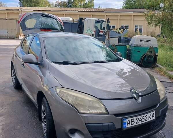 Сірий Рено Меган, об'ємом двигуна 1.46 л та пробігом 245 тис. км за 5500 $, фото 1 на Automoto.ua