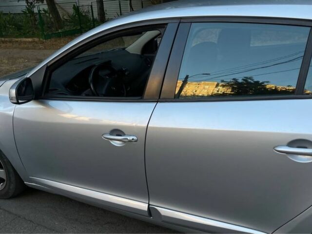 Сірий Рено Меган, об'ємом двигуна 1.5 л та пробігом 400 тис. км за 5700 $, фото 1 на Automoto.ua