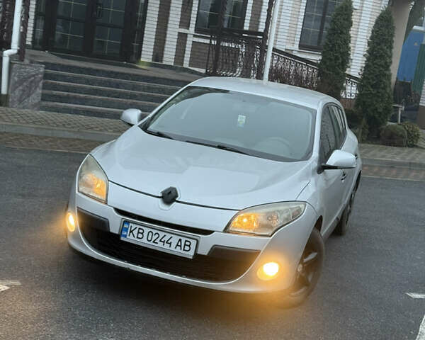 Серый Рено Меган, объемом двигателя 1.46 л и пробегом 300 тыс. км за 4700 $, фото 1 на Automoto.ua