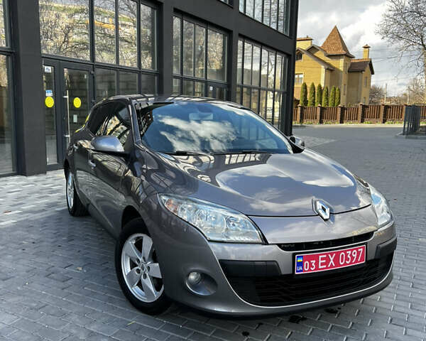 Сірий Рено Меган, об'ємом двигуна 1.6 л та пробігом 198 тис. км за 6750 $, фото 1 на Automoto.ua
