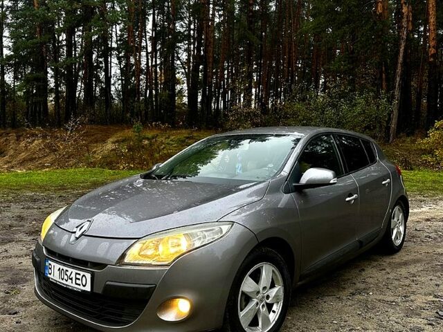 Серый Рено Меган, объемом двигателя 1.6 л и пробегом 250 тыс. км за 6800 $, фото 1 на Automoto.ua