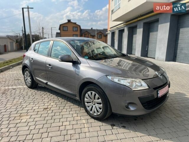 Серый Рено Меган, объемом двигателя 1.6 л и пробегом 226 тыс. км за 6600 $, фото 1 на Automoto.ua
