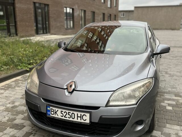 Рено Меган 2009 в Нетешине на Automoto.ua Серый Рено Меган, объемом двигателя 1.5 л и пробегом 333 тыс. км за 5100 $, фото 1 на Automoto.ua