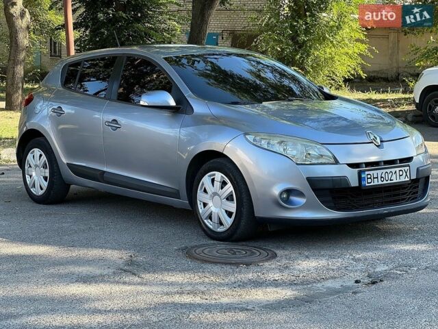 Сірий Рено Меган, об'ємом двигуна 1.5 л та пробігом 256 тис. км за 4600 $, фото 1 на Automoto.ua