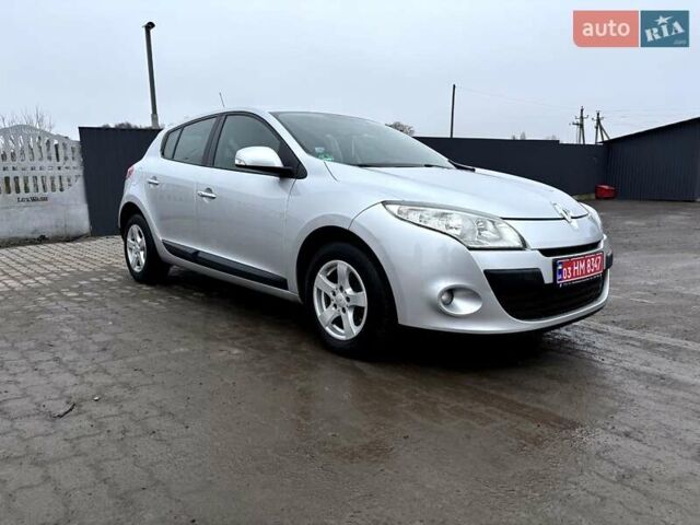 Сірий Рено Меган, об'ємом двигуна 1.6 л та пробігом 265 тис. км за 6100 $, фото 1 на Automoto.ua