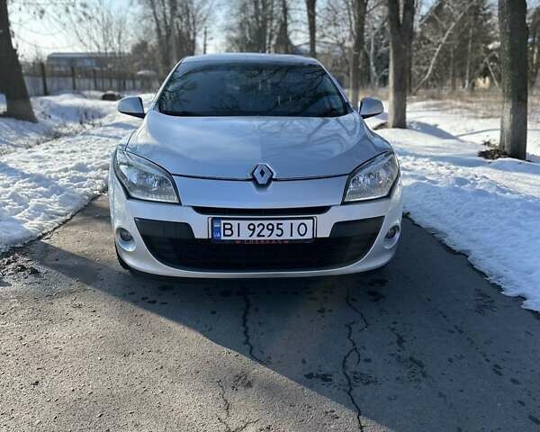 Сірий Рено Меган, об'ємом двигуна 1.6 л та пробігом 267 тис. км за 6199 $, фото 1 на Automoto.ua