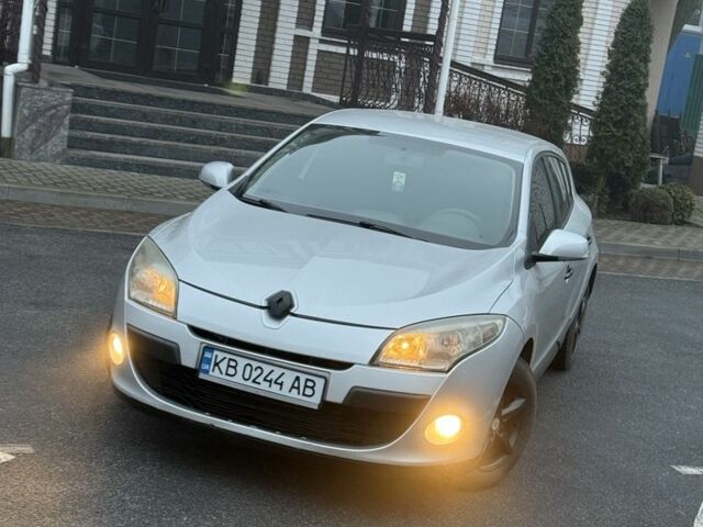 Сірий Рено Меган, об'ємом двигуна 1.5 л та пробігом 300 тис. км за 4499 $, фото 1 на Automoto.ua