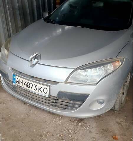 Сірий Рено Меган, об'ємом двигуна 2 л та пробігом 100 тис. км за 7000 $, фото 1 на Automoto.ua