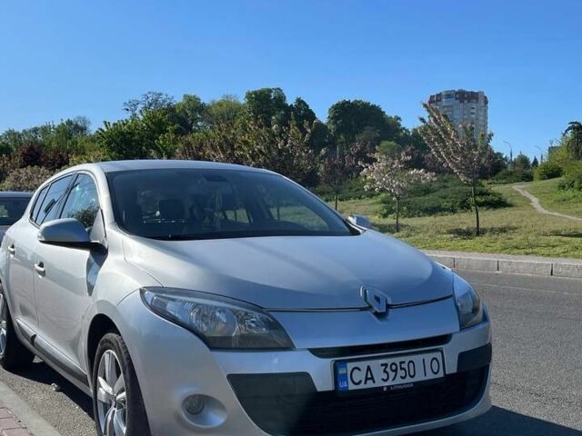 Серый Рено Меган, объемом двигателя 2 л и пробегом 194 тыс. км за 6400 $, фото 1 на Automoto.ua
