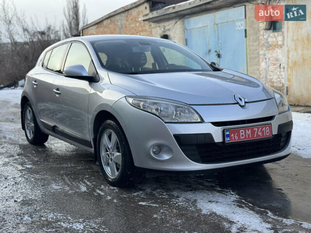 Сірий Рено Меган, об'ємом двигуна 1.6 л та пробігом 183 тис. км за 6500 $, фото 1 на Automoto.ua
