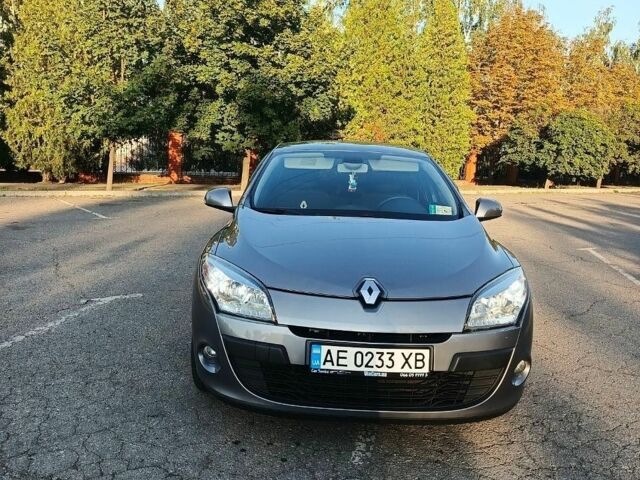 Сірий Рено Меган, об'ємом двигуна 1.6 л та пробігом 210 тис. км за 7600 $, фото 1 на Automoto.ua