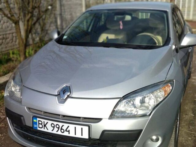 Сірий Рено Меган, об'ємом двигуна 2 л та пробігом 170 тис. км за 7200 $, фото 1 на Automoto.ua