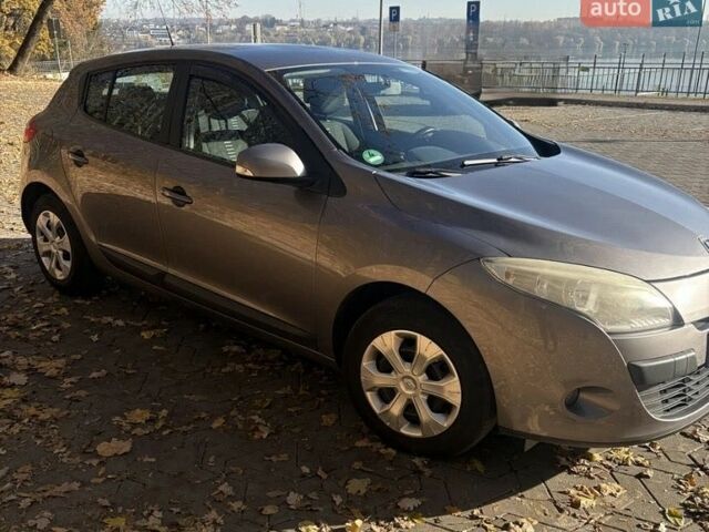 Сірий Рено Меган, об'ємом двигуна 1.6 л та пробігом 320 тис. км за 5500 $, фото 1 на Automoto.ua