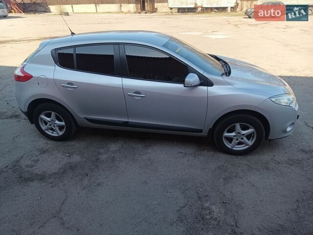 Серый Рено Меган, объемом двигателя 1.6 л и пробегом 180 тыс. км за 7500 $, фото 1 на Automoto.ua