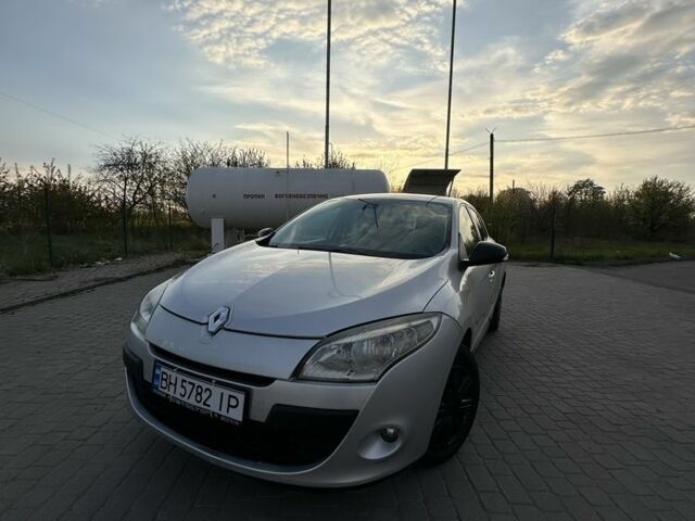 Сірий Рено Меган, об'ємом двигуна 1.5 л та пробігом 338 тис. км за 4500 $, фото 1 на Automoto.ua