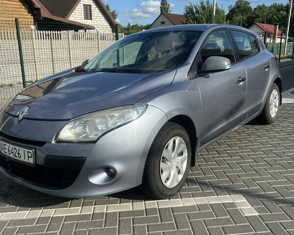 Рено Меган 2010 в Днепре (Днепропетровске) на Automoto.ua Серый Рено Меган, объемом двигателя 1.5 л и пробегом 326 тыс. км за 5550 $, фото 1 на Automoto.ua