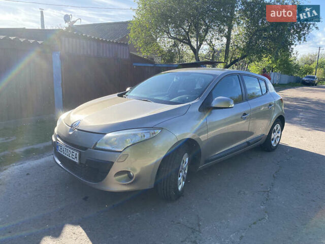 Рено Меган 2010 в Чернигове на Automoto.ua Серый Рено Меган, объемом двигателя 1.6 л и пробегом 240 тыс. км за 7000 $, фото 1 на Automoto.ua