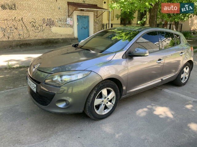 Серый Рено Меган, объемом двигателя 2 л и пробегом 230 тыс. км за 6000 $, фото 1 на Automoto.ua