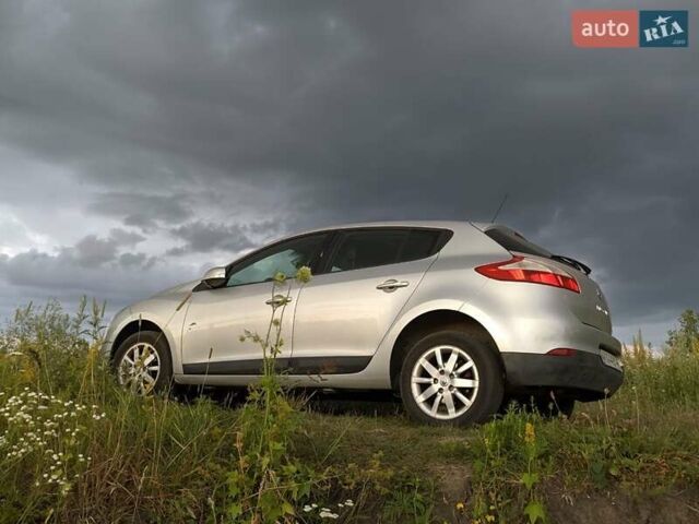 Серый Рено Меган, объемом двигателя 1.5 л и пробегом 275 тыс. км за 6800 $, фото 1 на Automoto.ua