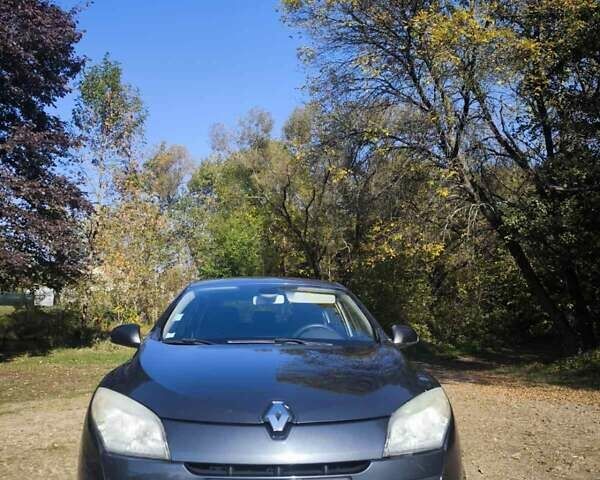 Серый Рено Меган, объемом двигателя 1.46 л и пробегом 178 тыс. км за 5600 $, фото 1 на Automoto.ua