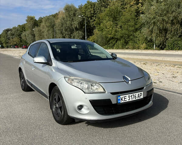 Сірий Рено Меган, об'ємом двигуна 1.6 л та пробігом 156 тис. км за 6699 $, фото 1 на Automoto.ua