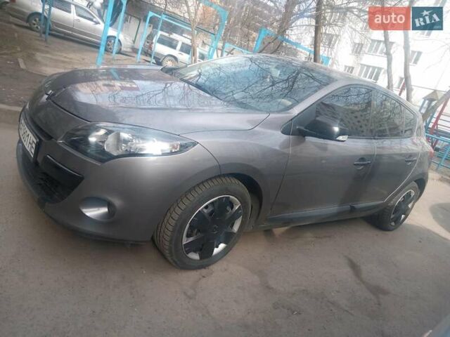 Рено Меган 2011 в Хмельницком на Automoto.ua Серый Рено Меган, объемом двигателя 1.5 л и пробегом 200 тыс. км за 8100 $, фото 1 на Automoto.ua