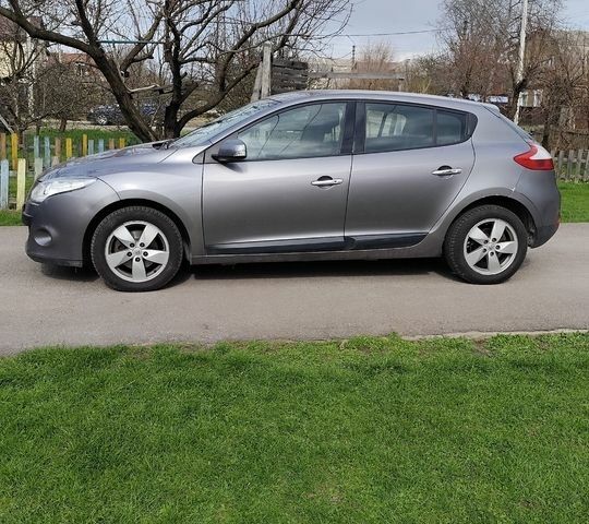Сірий Рено Меган, об'ємом двигуна 2 л та пробігом 149 тис. км за 8500 $, фото 1 на Automoto.ua