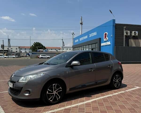 Сірий Рено Меган, об'ємом двигуна 1.46 л та пробігом 335 тис. км за 7150 $, фото 1 на Automoto.ua