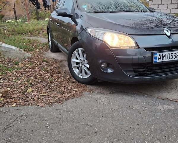 Серый Рено Меган, объемом двигателя 1.6 л и пробегом 231 тыс. км за 6800 $, фото 1 на Automoto.ua