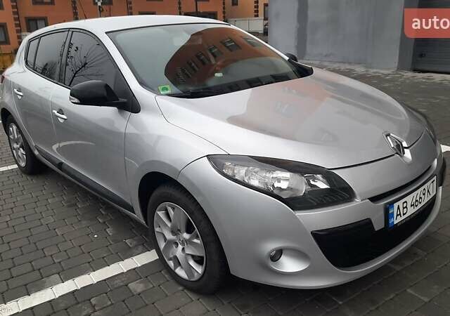 Рено Меган 2011 в Виннице на Automoto.ua Серый Рено Меган, объемом двигателя 1.6 л и пробегом 279 тыс. км за 6700 $, фото 1 на Automoto.ua