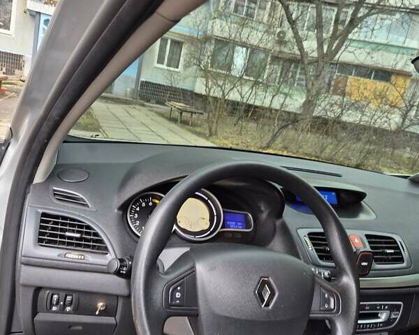 Серый Рено Меган, объемом двигателя 2 л и пробегом 170 тыс. км за 8200 $, фото 1 на Automoto.ua