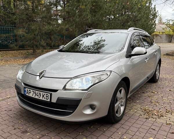 Рено Меган 2011 в Запорожье на Automoto.ua Серый Рено Меган, объемом двигателя 1.46 л и пробегом 251 тыс. км за 6400 $, фото 1 на Automoto.ua