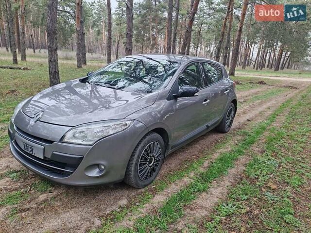 Серый Рено Меган, объемом двигателя 1.46 л и пробегом 255 тыс. км за 7500 $, фото 1 на Automoto.ua