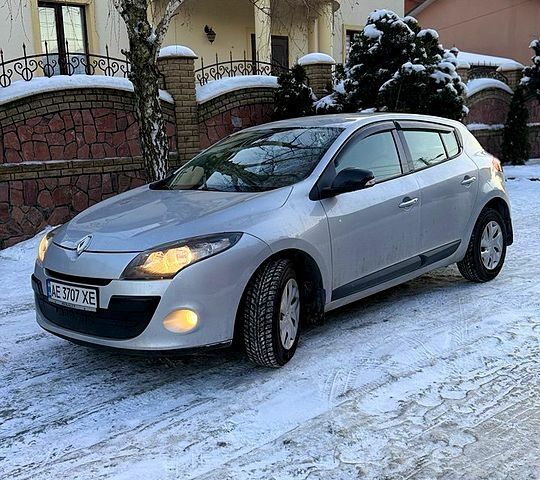 Сірий Рено Меган, об'ємом двигуна 1.5 л та пробігом 18900 тис. км за 5900 $, фото 1 на Automoto.ua