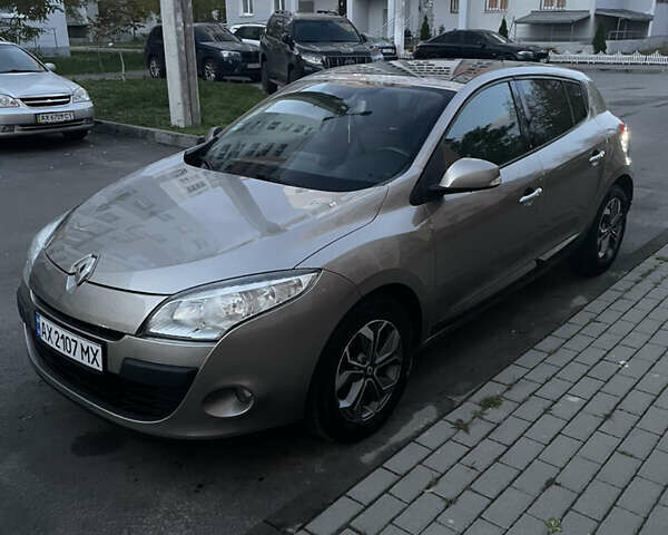 Сірий Рено Меган, об'ємом двигуна 1.46 л та пробігом 255 тис. км за 7700 $, фото 1 на Automoto.ua