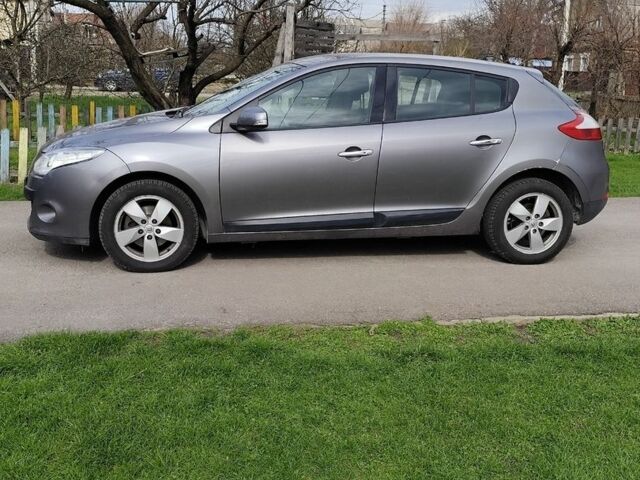 Сірий Рено Меган, об'ємом двигуна 2 л та пробігом 149 тис. км за 8500 $, фото 1 на Automoto.ua