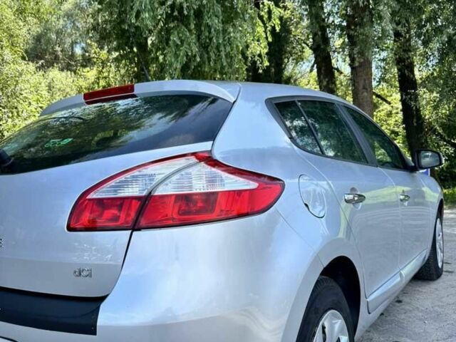 Серый Рено Меган, объемом двигателя 1.5 л и пробегом 285 тыс. км за 7500 $, фото 1 на Automoto.ua