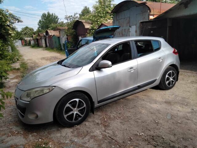 Сірий Рено Меган, об'ємом двигуна 1.5 л та пробігом 300 тис. км за 6500 $, фото 1 на Automoto.ua