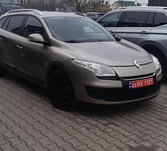 Сірий Рено Меган, об'ємом двигуна 0 л та пробігом 128 тис. км за 7300 $, фото 1 на Automoto.ua