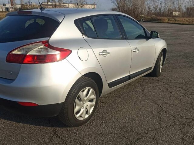 Сірий Рено Меган, об'ємом двигуна 1.5 л та пробігом 215 тис. км за 8100 $, фото 1 на Automoto.ua