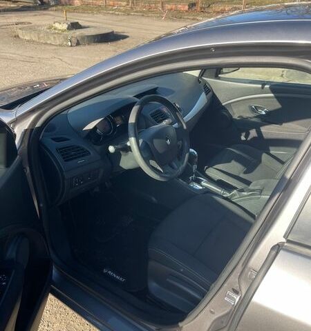 Сірий Рено Меган, об'ємом двигуна 1.5 л та пробігом 166 тис. км за 8300 $, фото 1 на Automoto.ua