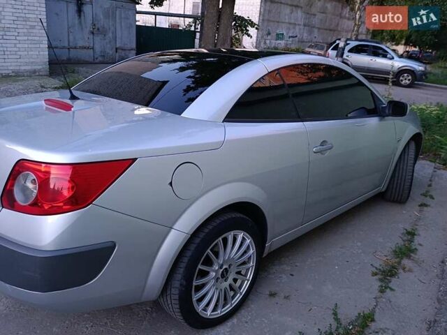 Серый Рено Меган, объемом двигателя 2 л и пробегом 240 тыс. км за 5800 $, фото 1 на Automoto.ua