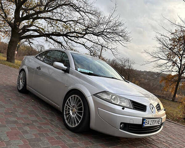 Серый Рено Меган, объемом двигателя 2 л и пробегом 176 тыс. км за 6000 $, фото 1 на Automoto.ua