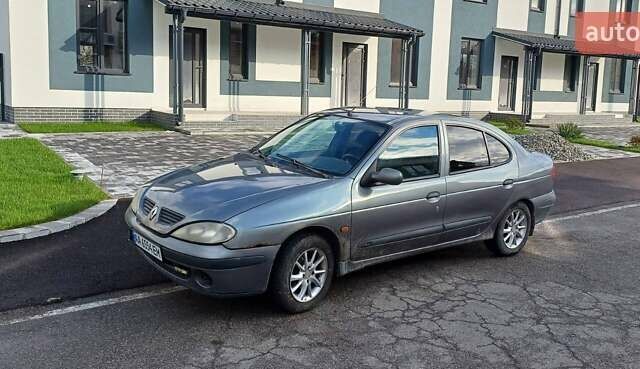 Серый Рено Меган, объемом двигателя 1.4 л и пробегом 645 тыс. км за 2600 $, фото 1 на Automoto.ua