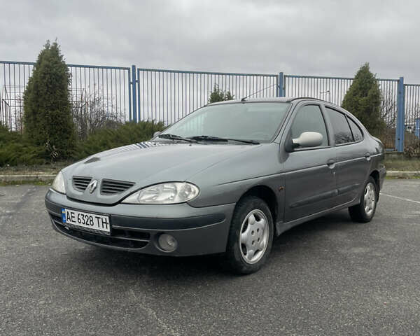 Серый Рено Меган, объемом двигателя 1.4 л и пробегом 360 тыс. км за 2100 $, фото 1 на Automoto.ua