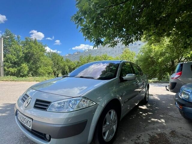 Сірий Рено Меган, об'ємом двигуна 1.6 л та пробігом 243 тис. км за 4600 $, фото 1 на Automoto.ua