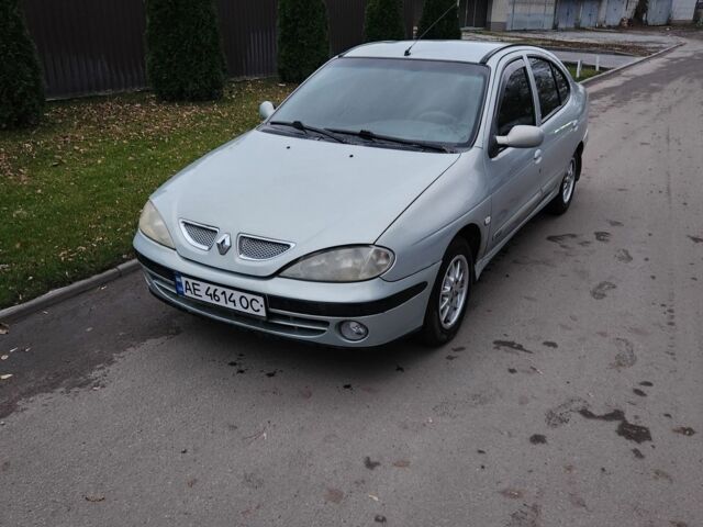 Серый Рено Меган, объемом двигателя 1.4 л и пробегом 150 тыс. км за 2800 $, фото 1 на Automoto.ua