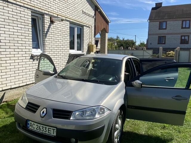 Серый Рено Меган, объемом двигателя 1.6 л и пробегом 206 тыс. км за 5000 $, фото 1 на Automoto.ua