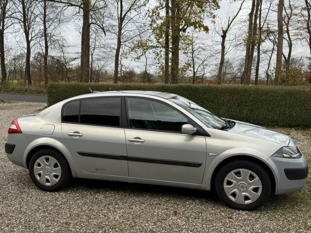 Серый Рено Меган, объемом двигателя 1.6 л и пробегом 340 тыс. км за 3500 $, фото 1 на Automoto.ua