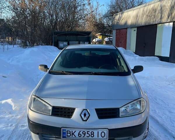 Серый Рено Меган, объемом двигателя 1.4 л и пробегом 320 тыс. км за 3299 $, фото 1 на Automoto.ua